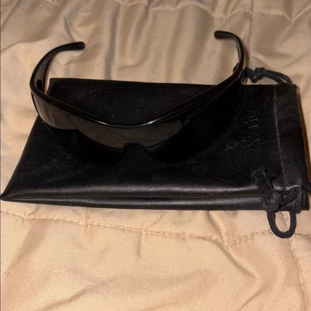 Quay Sunglasses - Picture 3 of 3